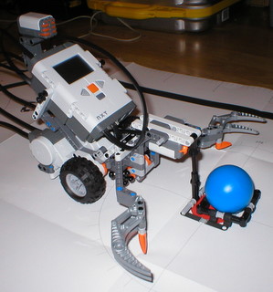 Lego Mindstorms NXT Tribot with Sound Sensor
